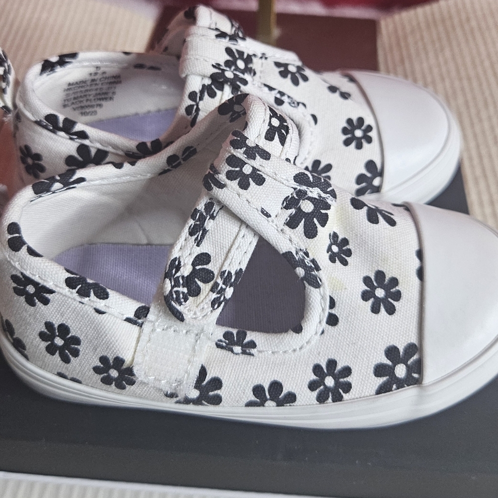 NWT Old Navy Kids Floral Loafers Size US 5 - Picture 2 of 6